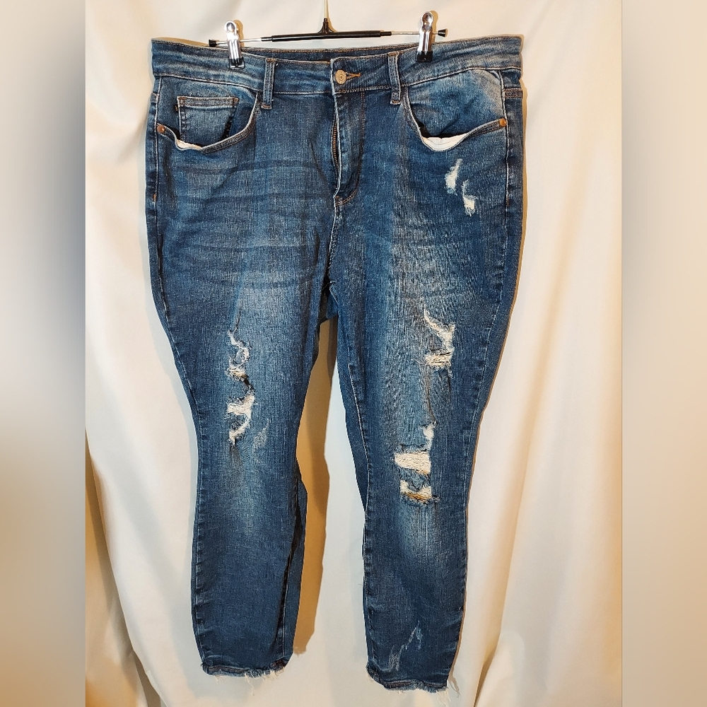 Judy Blue Distressed Ankle Skinny Jeans in Classic Blue -18W